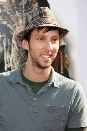  Joel David Moore @ the Premiere of 'Land Of The Lost'