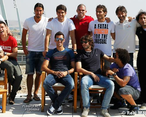  Kaka and teammates in a barbecue