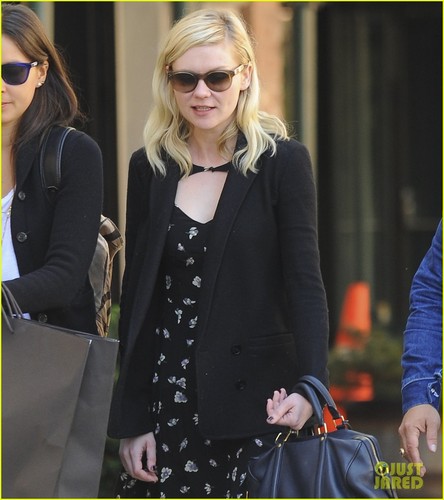  Kirsten Dunst: Downtown NYC with Friends!
