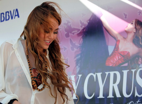  Miley Cyrus ~ Press Conference 2011