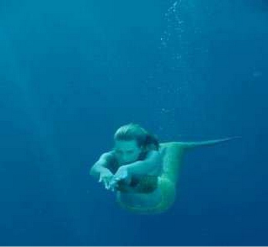 Bella swimming underwater - H2O Just Add Water Photo 