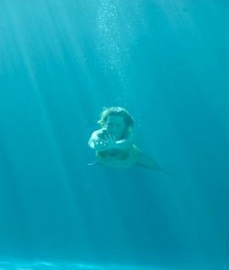 Bella~Swimming underwater - H2O Just Add Water Photo 