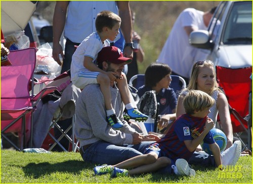  David Beckham Watches His Mini ফুটবল Stars!