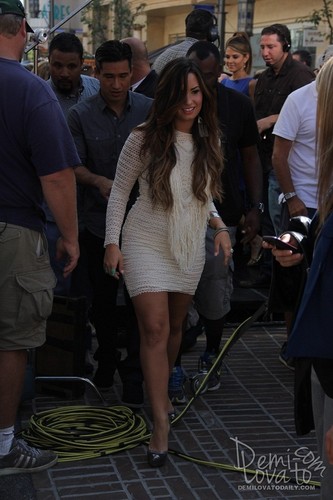 Demi - Visits Extra at The Grove - October 11, 2011