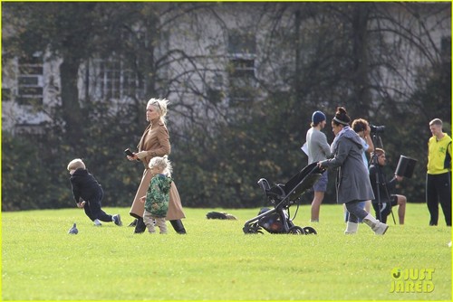 Gwen Stefani: London Playdate with Zuma!