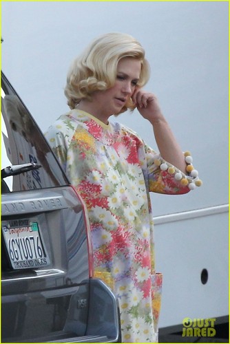  January Jones: Back to Work After Giving Birth!