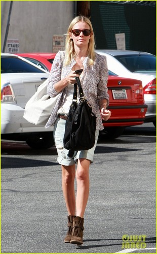 Kate Bosworth: Inspired By Parisian Fashion!