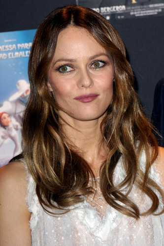  Vanessa Paradis attends a cuplikan of the film "A Monster in Paris".