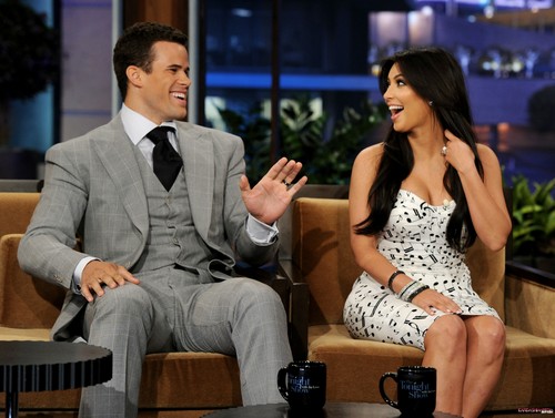  Kim and Kris on The Tonight tampil with jay Leno - 04/10/2011