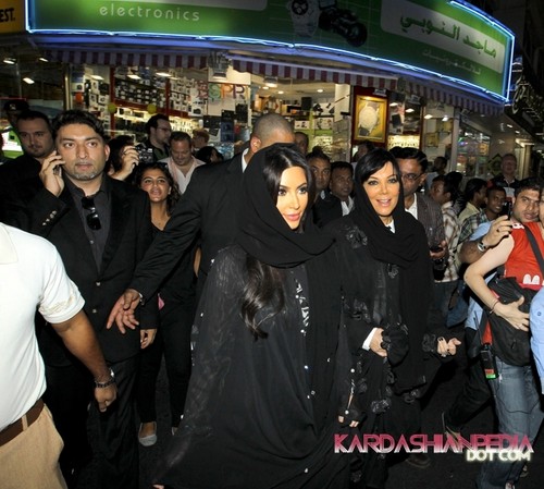  Kim and her mother Kris go shopping in the local gold district in Dubai - 13/10/2011