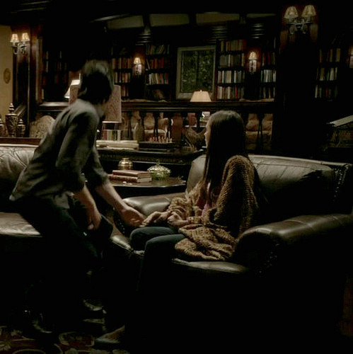  ♥holding hands 3x05♥