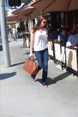  New pictures of Ash and lunch in Beverly Hills