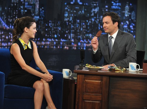  Rachel on ' Late Night with Jimmy Fallon' [HQ stills]