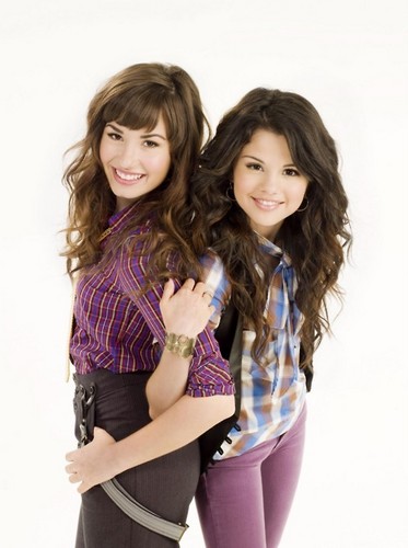  Selena Gomez & Demi Lovato = True Friendship 100% Real ♥