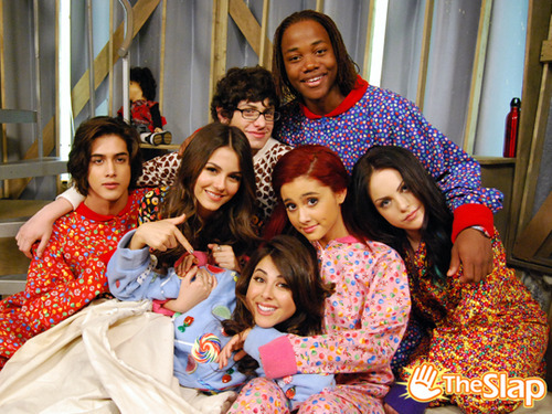  Victorious cast in pijamas