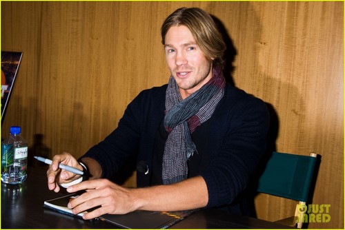  Chad Michael Murray: 'Everlast' Signing at Barnes & Noble!