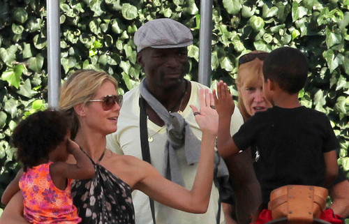  Heidi Klum and foca, selo Take Their Kids to Mr. bones abóbora Patch in Beverly Hills 3