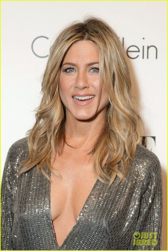  Jennifer Aniston: Elle's Women in Hollywood Tribute with Reese Witherspoon!