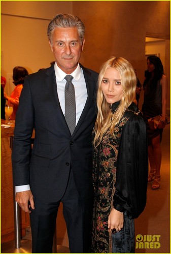  Mary-Kate Olsen: NYAA Take Главная a Nude Benefit!