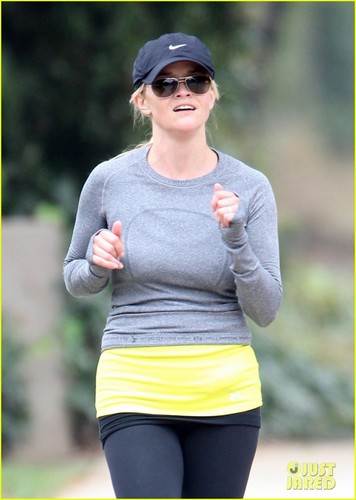 Reese Witherspoon: I Want to Make Out with Jennifer Aniston!