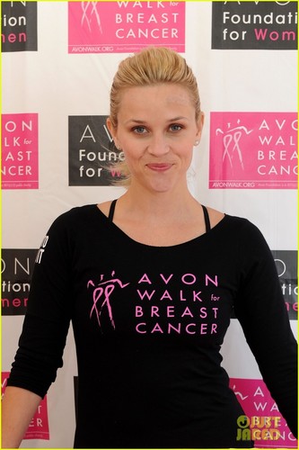  Reese Witherspoon Participates in Avon Walk For Breast Cancer