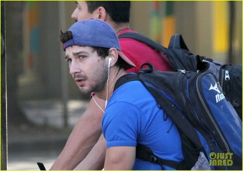  Shia LaBeouf Sports Bruise After Bar Fight