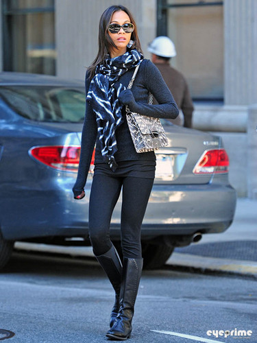  Zoe Saldana spotted out in New York, Oct 17