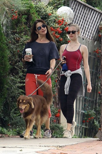  Amanda walking her dog, Finn, in Los Angeles - 10/24/11