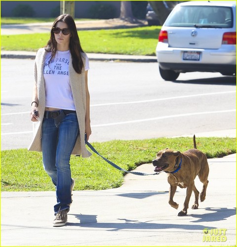 Jessica Biel Takes a Walk with Tina