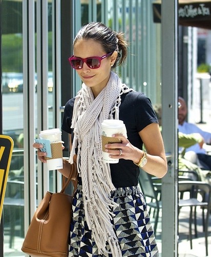  Jordana - stops at Peet's Coffee & お茶, 紅茶 in Los Angeles, May 26, 2011