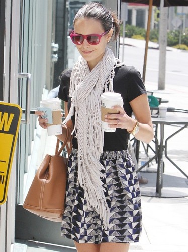  Jordana - stops at Peet's Coffee & чай in Los Angeles, May 26, 2011