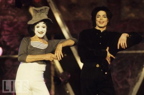  MJ The King of संगीत ♥♥