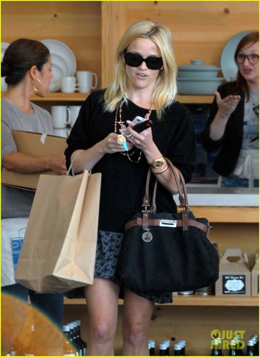 Reese Witherspoon: Brentwood Shopping Spree