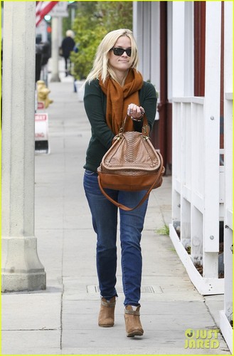 Reese Witherspoon: Speedy Brentwood Stop!
