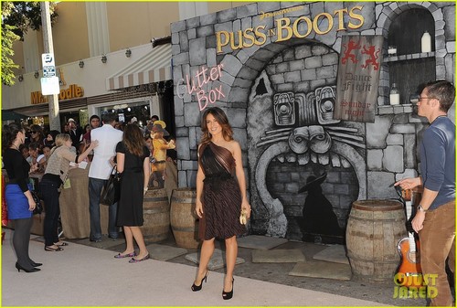  Salma Hayek: 'Puss in Boots' L.A. Premiere!