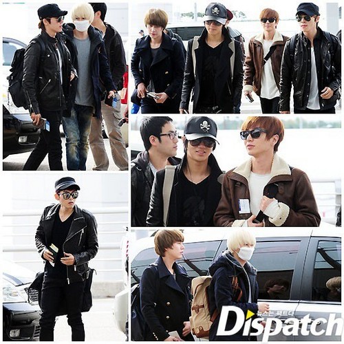 Super Junior showing off  their airport  fashion