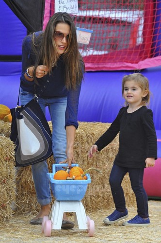 Alessandra Ambrosio at Shawn’s Pumpking Patch in Santa Monica, Oct 25