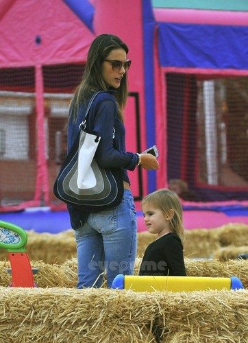  Alessandra Ambrosio at Shawn’s Pumpking Patch in Santa Monica, Oct 25