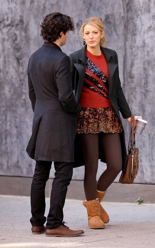  Blake Lively on the set of "Gossip Girl" with Penn Badgley (October 25).