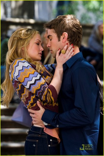  Chace Crawford and Kaylee Defer set picha