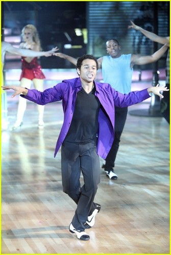  Corbin Bleu Goes Back To Broadway on 'Dancing With The Stars'