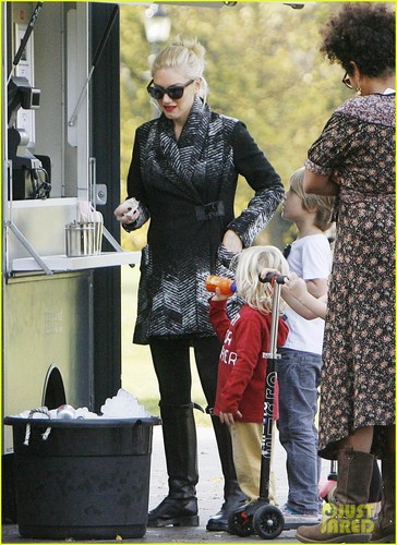 Gwen Stefani: Sunday with Zuma!