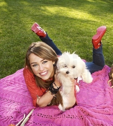 Its The AMAZING Miley!! <3