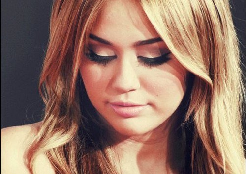 Its The AMAZING Miley!! <3