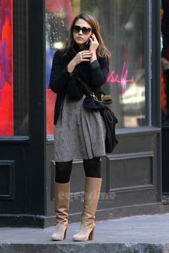  Jessica Alba out for a Stroll in TriBeCa, Oct 25