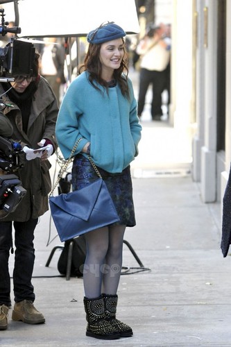 Leighton Meester on the Set of Gossip Girl in NY, Oct 25