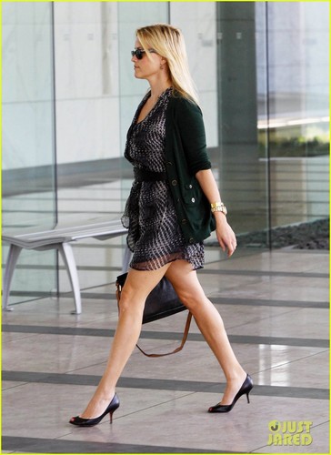 Reese Witherspoon: Century City Meeting!