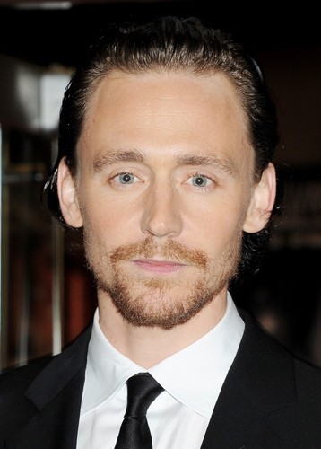  Tom Hiddleston attends the premiere of Deep Blue Sea at The 55th BFI Londres Film Festival