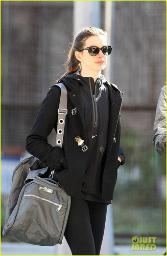  Anne Hathaway: Brooklyn rendez-vous amoureux, date with Adam Shulman & Mom!