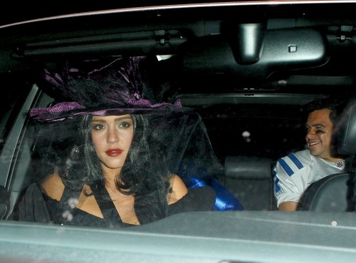  Jessica - Leaving a ハロウィン party in Beverly Hills - October 29, 2011